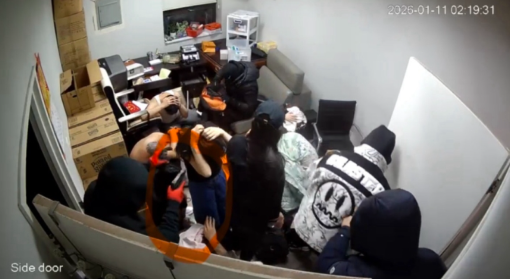 leyu团队-深夜噩梦！法拉盛公寓遭武装洗劫，抢走30万美元，9名华人男女被扒光衣服羞辱