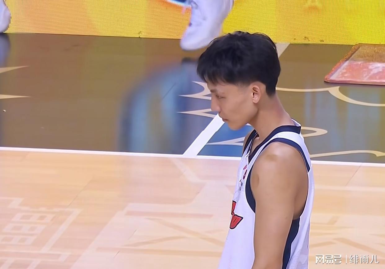leyu集团-无缘国家队12人大名单？徐杰伤情曝光，男篮后卫线惨遭重大打击！